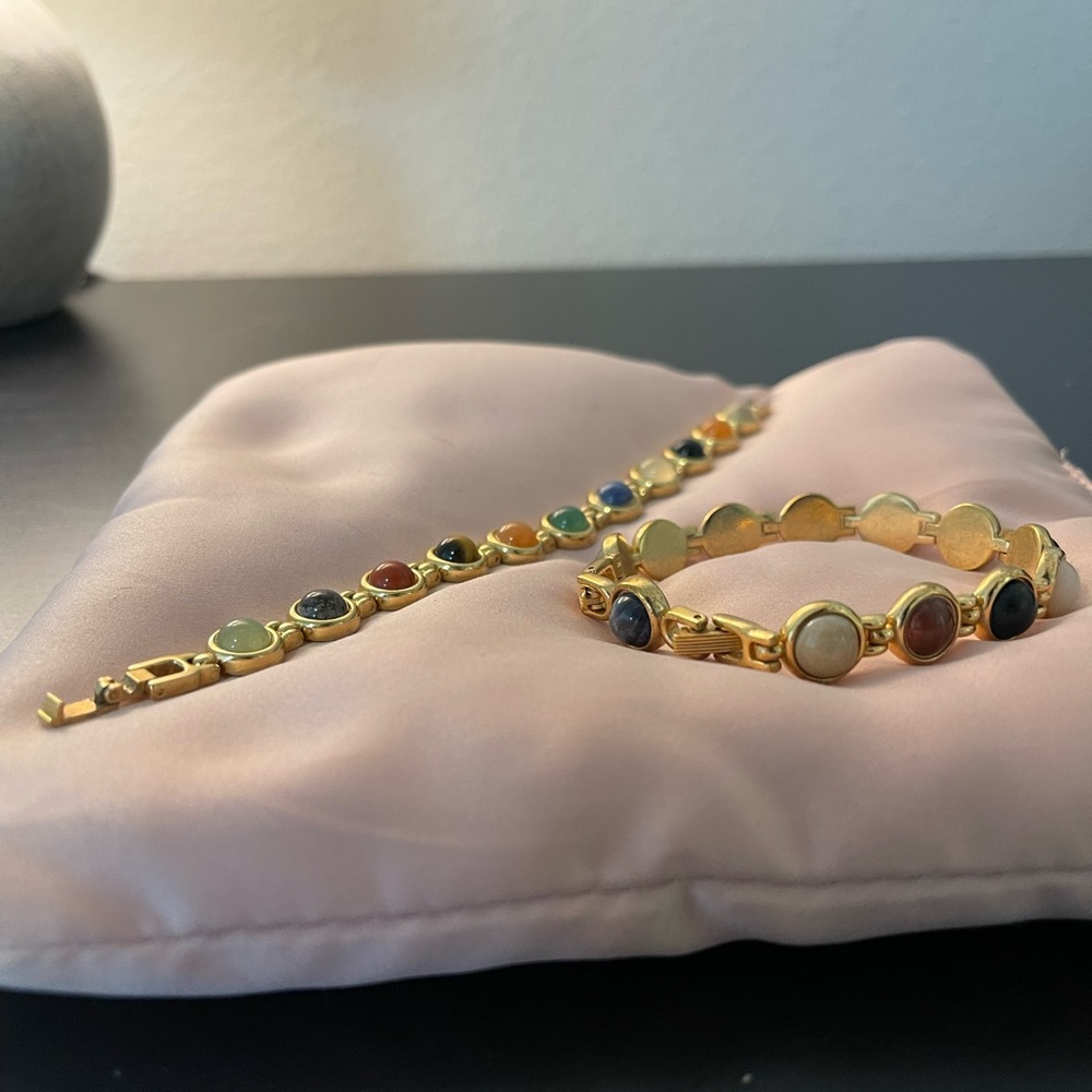 2 Bracelets